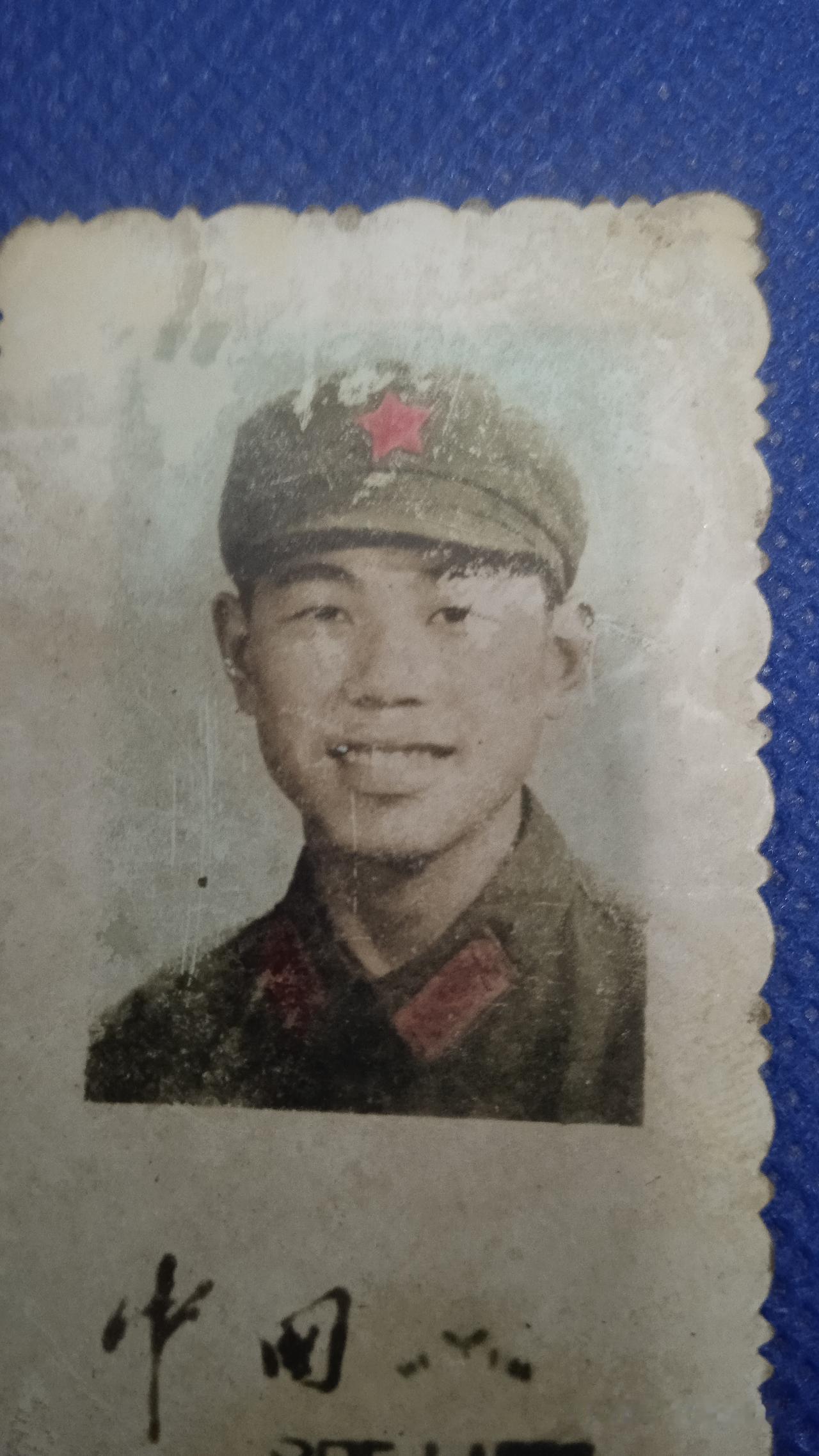 我是70年代的高射机枪兵，每月伙食费是0.45元一天。后来身体有问题调去喂军马，