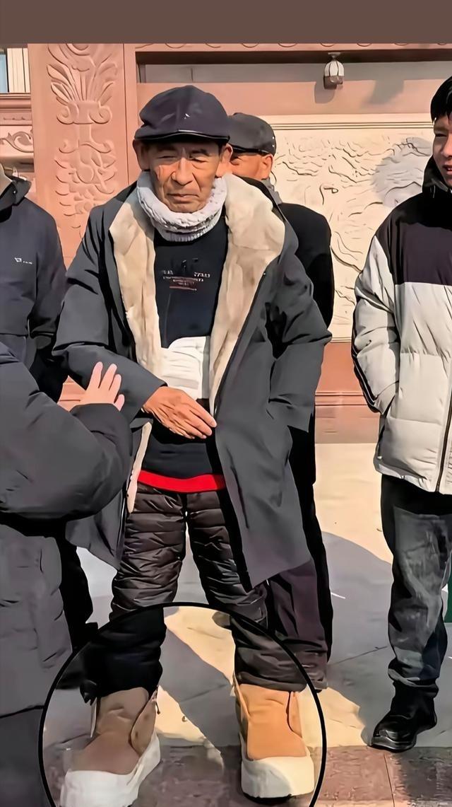 2016年，撒贝宁问刘强东：“你事业这么成功，为啥父母还在乡下住？”刘强东说：“