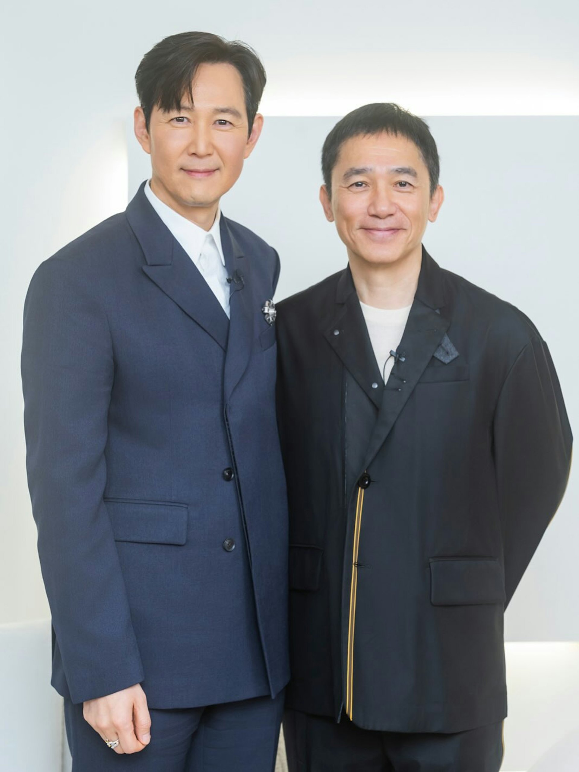 梁朝伟和李政宰。问及二人跟对方的第一印象，梁朝伟对李政宰主演的《鱿鱼游戏》表示