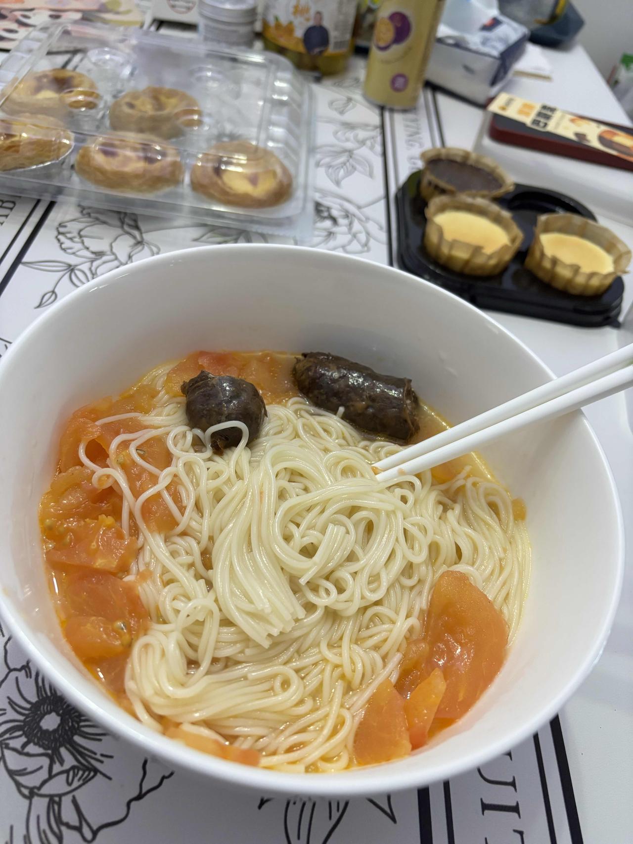 今天是年三十儿，这是我们家年三十的早餐。你们家年三十都吃什么呢？今天早上做面