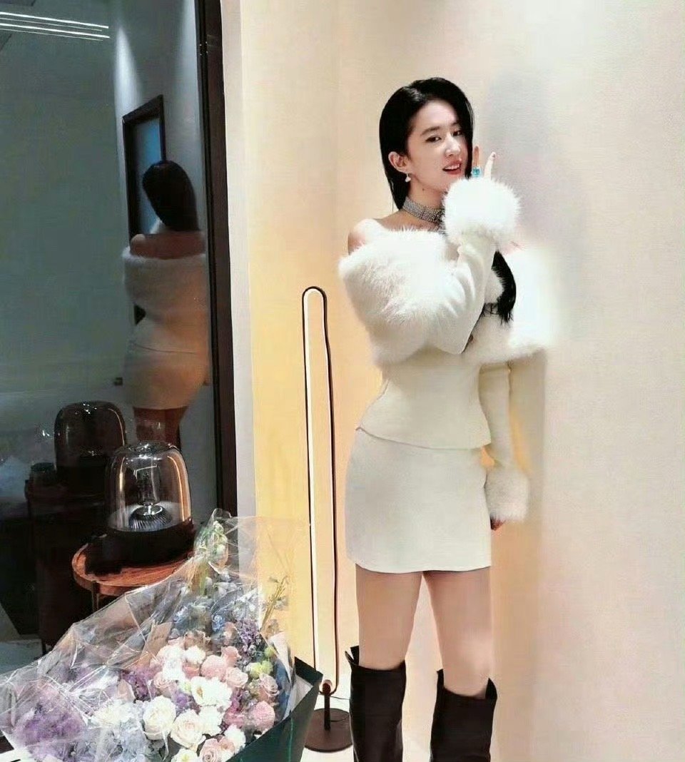 刘亦菲镜子里的身材美臀爱死了