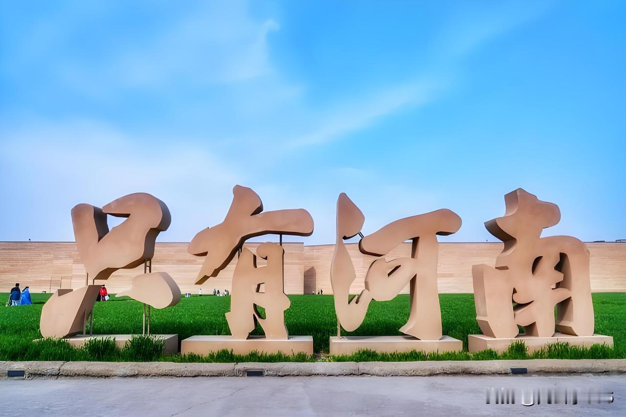 郑州省会城市，郑州二七罢工纪念塔和纪念堂，河南博物院看中原瑰宝，只有河南·戏剧幻
