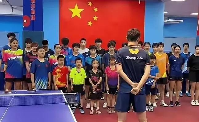 张继科杭州体育馆那么大，为啥每期只招生50人？道理很简单，张继科是个做事的人
