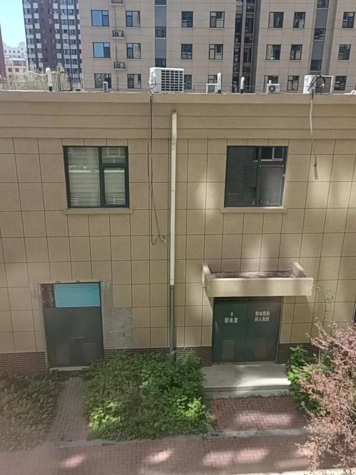 各位平泉市盛世新城A区1-8号楼的邻居们：大家好！我是本小区2号楼的业主，