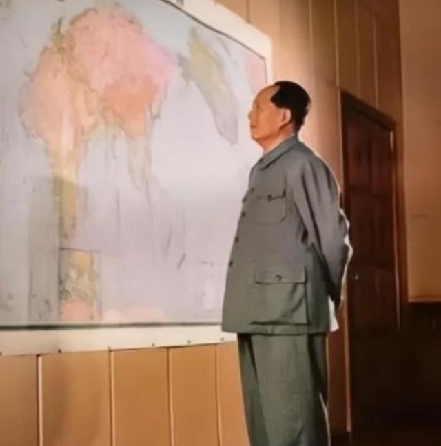 1951年，10万志愿军被美军包饺子，一向淡定自若的彭老总心急如焚连忙向毛主席求