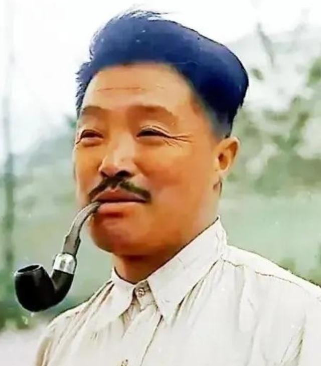 1947年7月23日，小河会议结束后，毛主席突然找到贺龙，神色凝重地说：“有句话