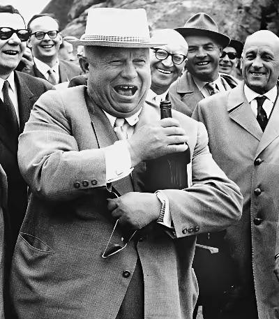 斯大林和赫鲁晓夫谁对我们援助最大？斯大林时期，对华援助虽然说是援助156个项目，