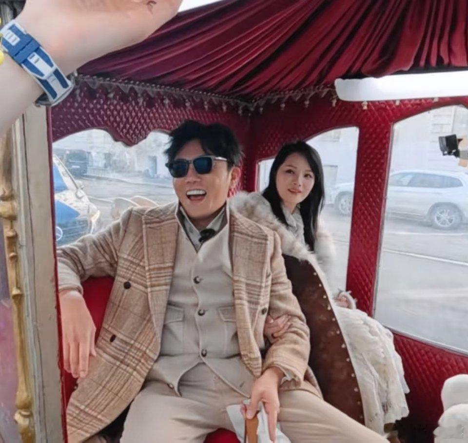 妻子的浪漫旅行伊能静秦昊和俄罗斯的适配度真是高啊，两位老师真的很认真的准备穿搭