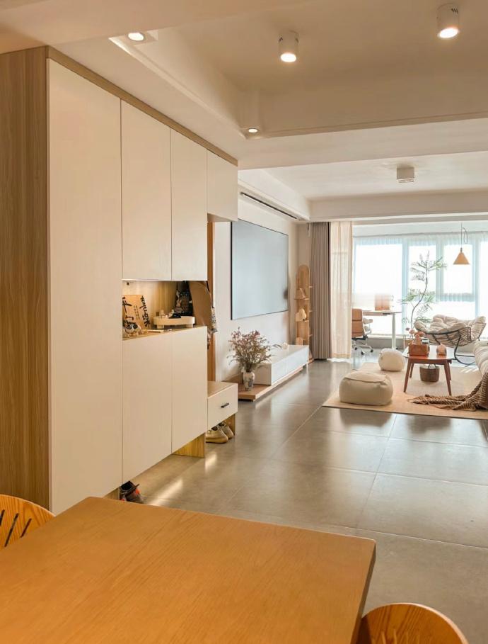 暖色系原木风设计，体验秋日宅家的快乐。