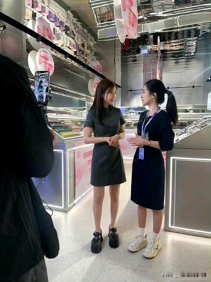 福原爱离婚后的生活作为运动员时，也没感觉她多么招人喜欢，除了输球了，爱哭，一个
