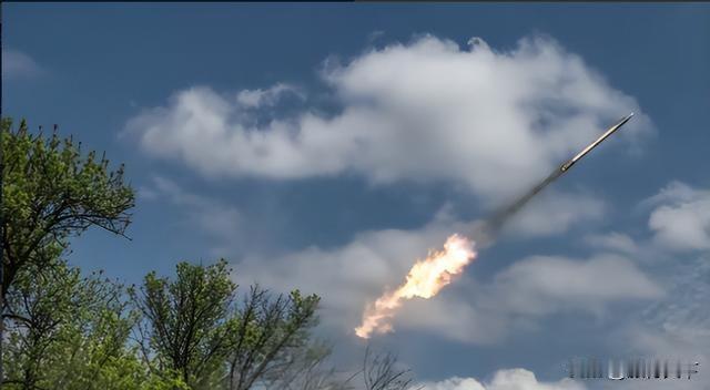 5000枚导弹！乌克兰收获大靠山，喜获史上的援助大单来源:秋日食落叶空袭