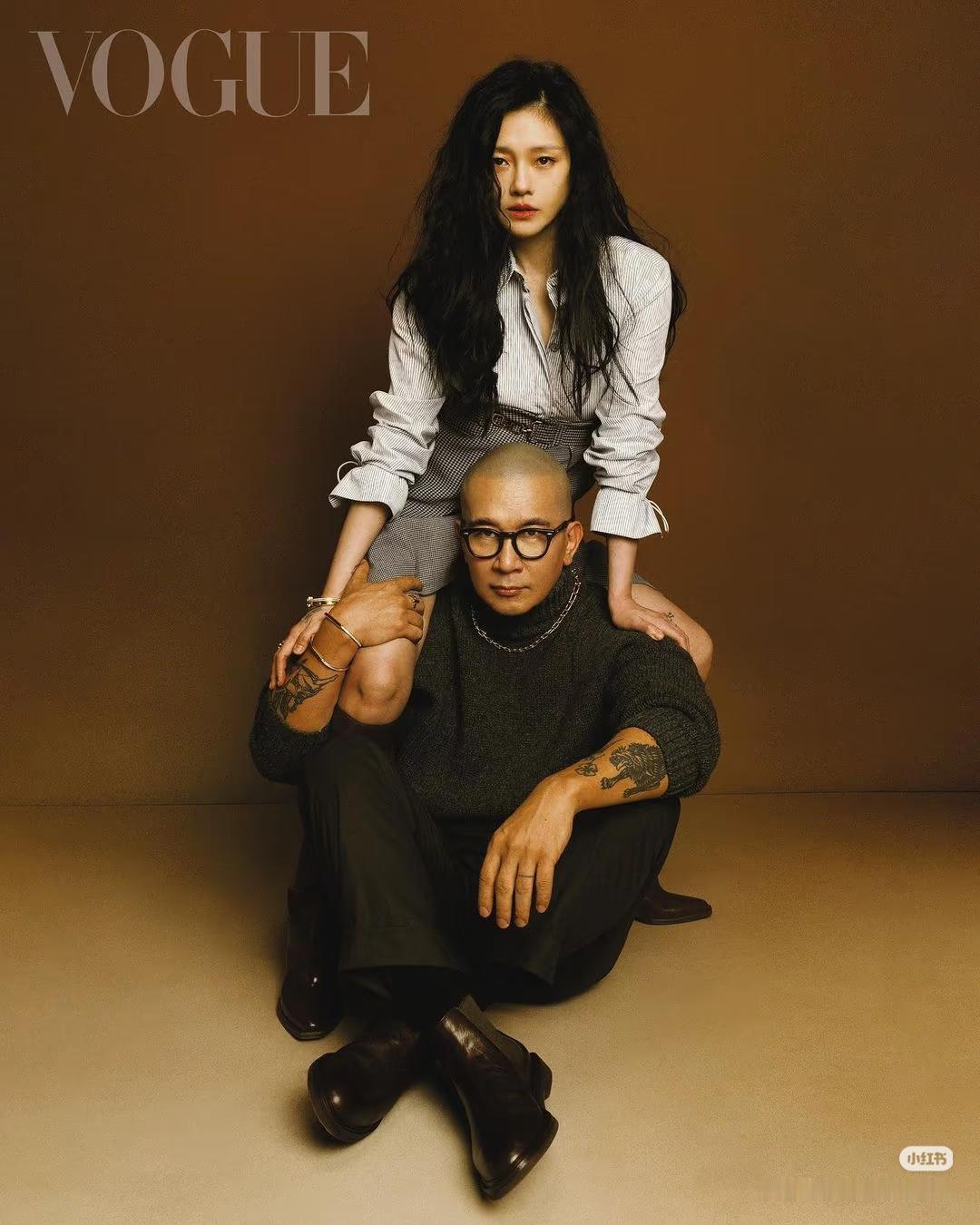 二婚的时候，她应该是身体很差，她的爱人抱她去厕所，应该是真的身体很差到需要人照顾
