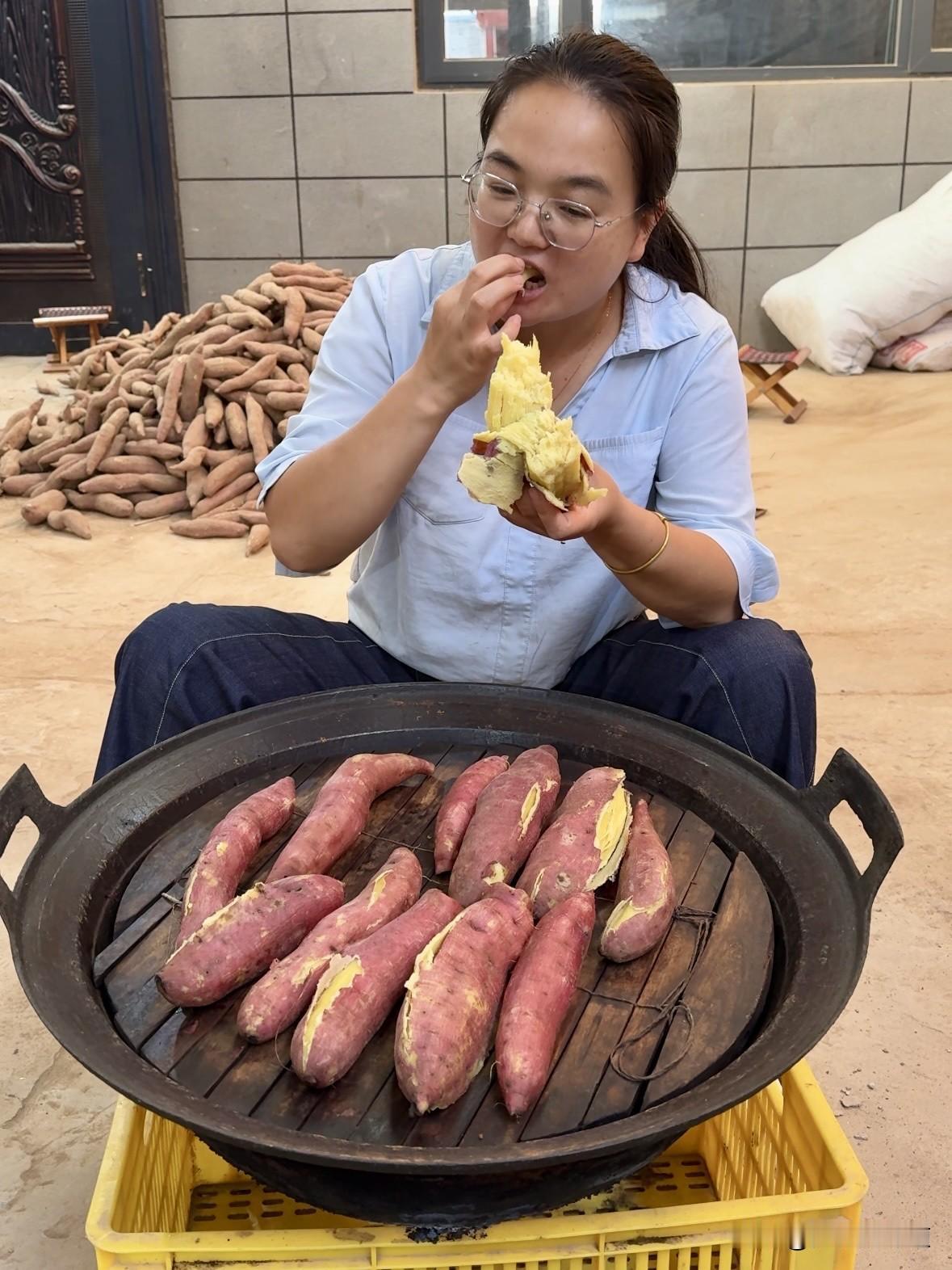 这个板栗红薯真的是让人喜欢每一口下去都是糯香的，太噎人了[呲牙笑][呲牙笑]吃一