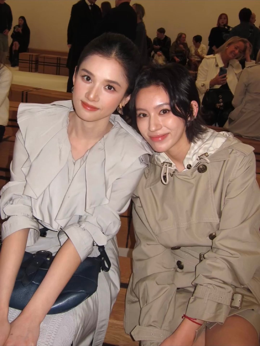 我要闹了，我也想靠在婧仪身上🥹#张婧仪碳酸合照##张婧仪碳酸贴贴合照#​