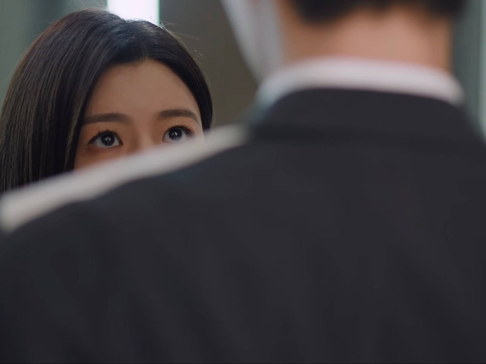 这个狙击蝴蝶特别对味🥹小狗duang大一只挡住姐姐，委屈巴巴问的竟然是“你竟然