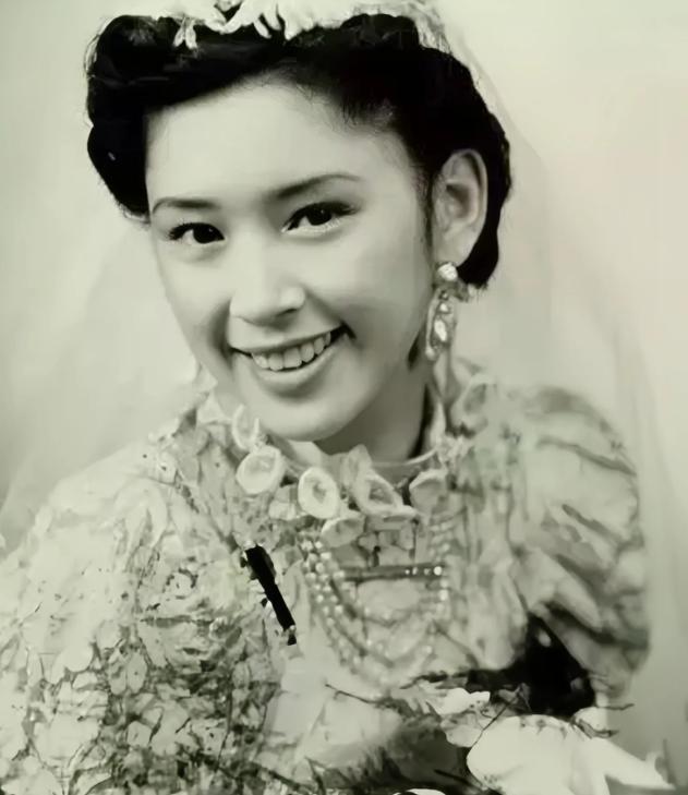 1966年，27岁的胡友松生理期推迟了，她找到75岁的丈夫李宗仁说这件事，怎料，