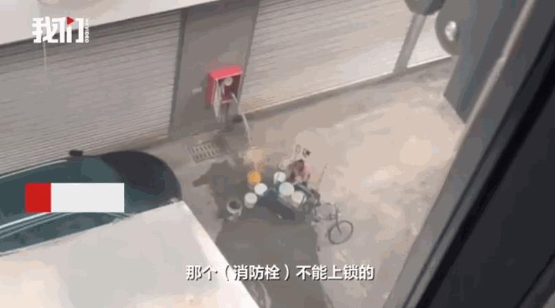 “活不起了？”9月22日，福建三明，一大妈用三轮车拉着一车空水桶，私自打开路边的