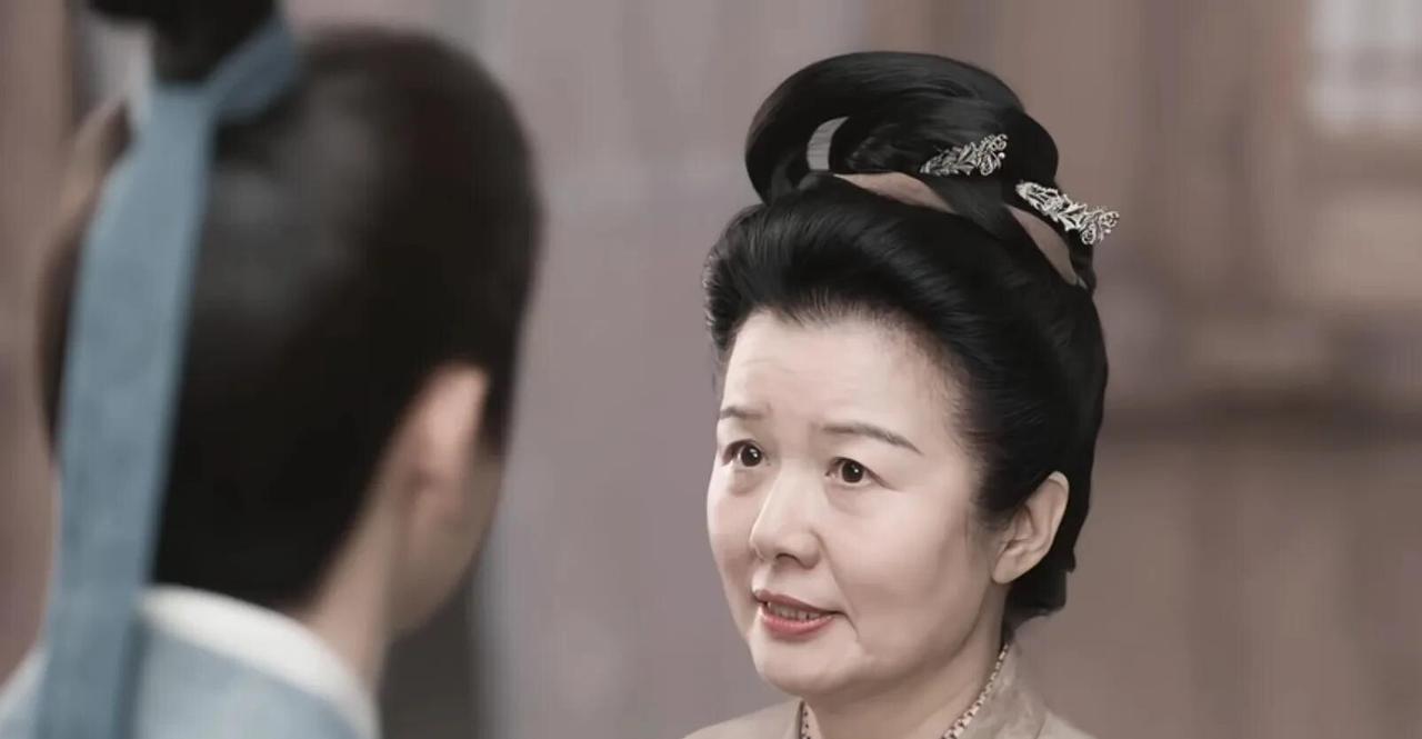 许兰香把方守一的名帖递到韩梁手里，脸上还挂着笑，心里想的是帮邻居大哥谋个好前程。