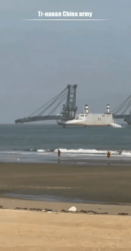 🇨🇳第二批中国水桥级登陆艇正在南三岛附近进行首次试航。前两艘登陆艇的舰