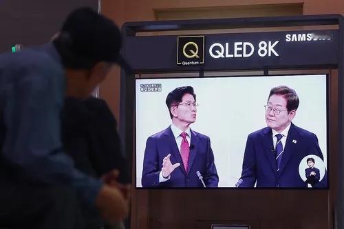 尹锡悦退党后，民调立竿见影？金文洙上升4.5%至35.6%。李在明下滑1.9