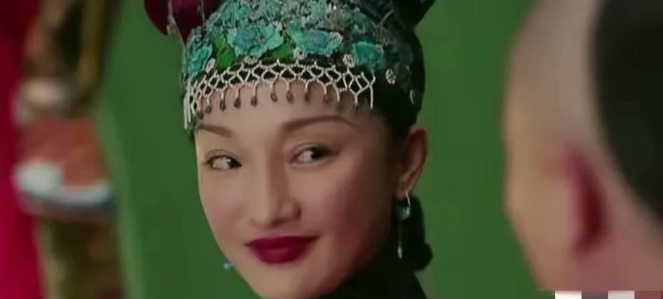 周迅：表情还是那些表情，可你不再是18岁啵啵脆……18岁的你瘪嘴瞪人，确实娇俏