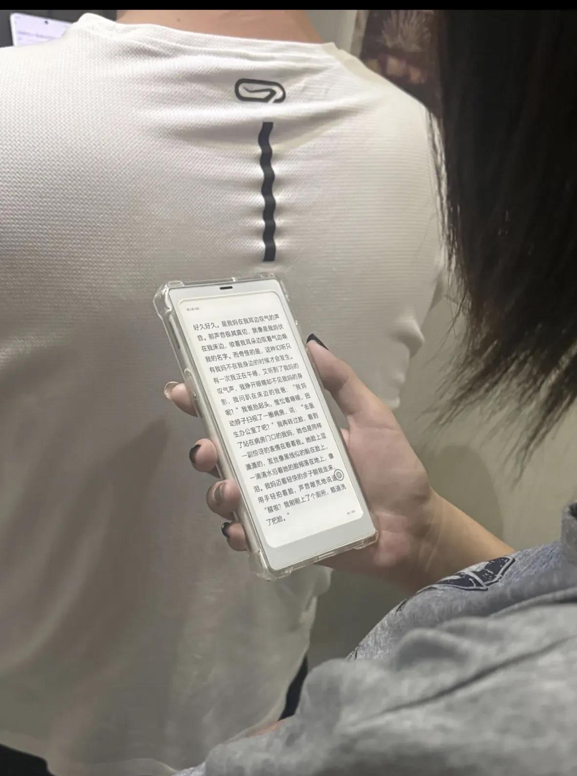 看见一部没见过的手机，谁懂，这是啥手机？
