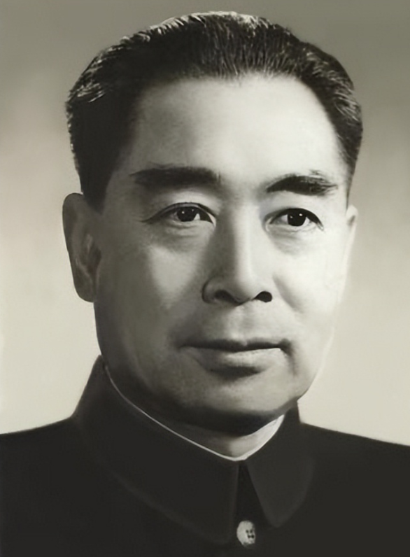 1943年，胡宗南准备给周恩来设下鸿门宴，打算让他吃个暗亏。可没想到，胡宗南的副