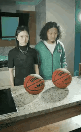 不就是单手抓球而已，我也会！