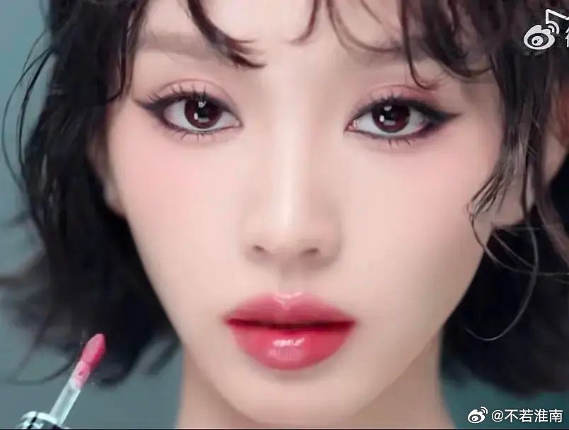 mac是在陷害田曦薇吗？给鞠婧祎画的就很美，为啥给田曦薇画成这样，你觉得好看吗？​​​