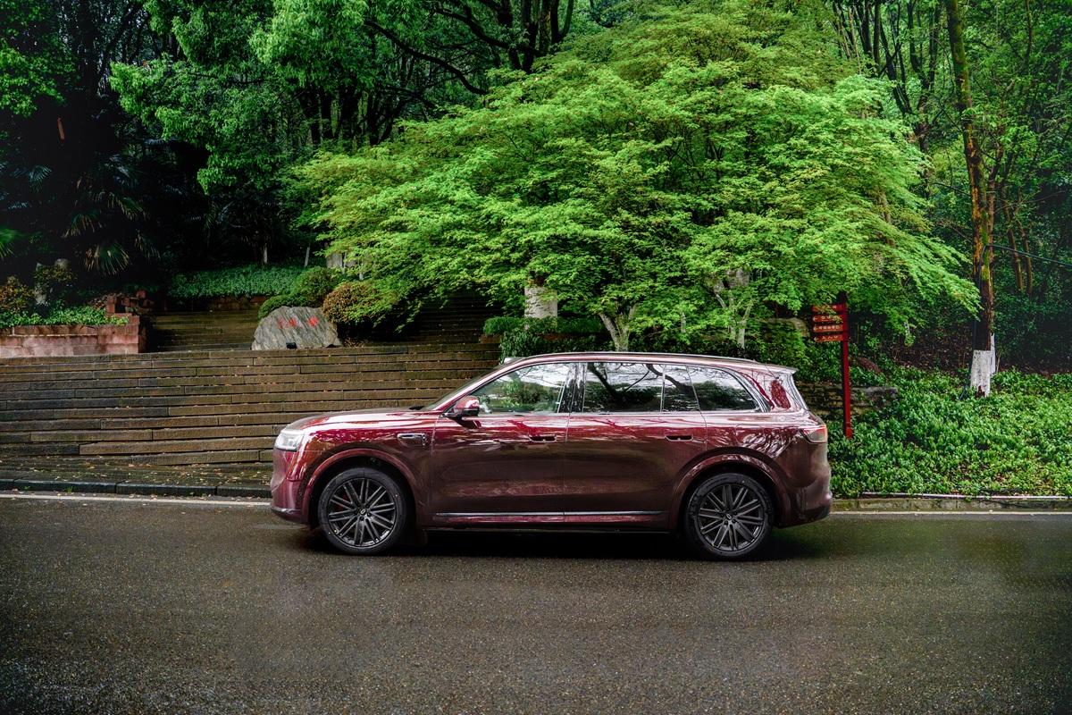 智驾守护，问界M8才是真技术流问界M8上市一周年累计交付突破17万台，登顶20