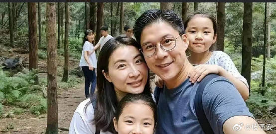 郭晶晶在社交平台晒出假期vlog，大大方方晒出儿女，也只能是霍家了！