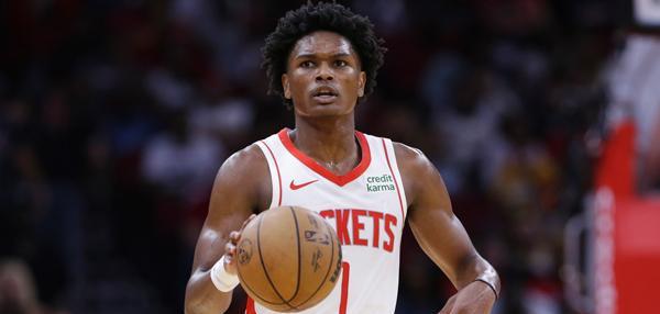 据ESPN报道，尽管休斯敦火箭队有意引进一位明星球员，但他们已经通知其他球队管理