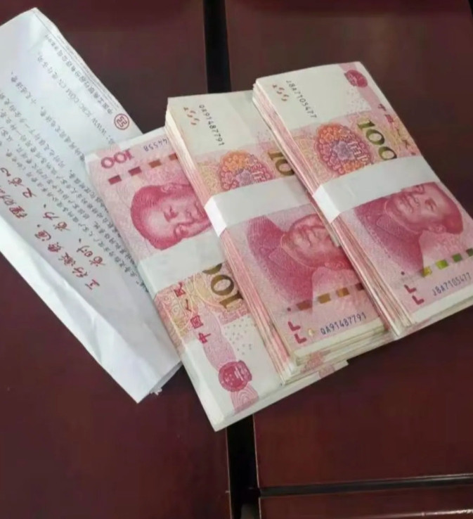 昨天，我爸打电话问我要借10万块钱。我问他借钱干嘛，他说是我哥嫂想借，但又不好意