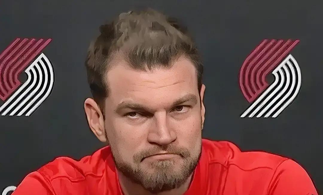 开拓者输球后，斯普利特把杨瀚森扔进更衣室骂了十分钟。但你知道吗？这不是放弃，是N