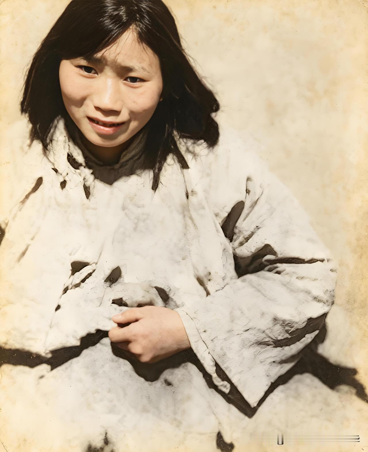 日军拍下凌辱她的照片1937年12月南京沦陷，照片上这名妇女被日军搜索队抓住后