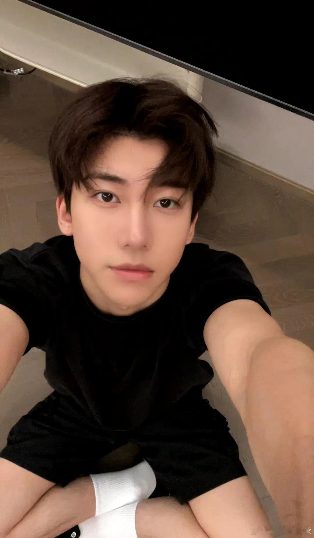 丁泽仁“唯一的姐”发了道歉声明，被丁泽仁告了名誉权赔了5万！不过这个事情现在挺耐