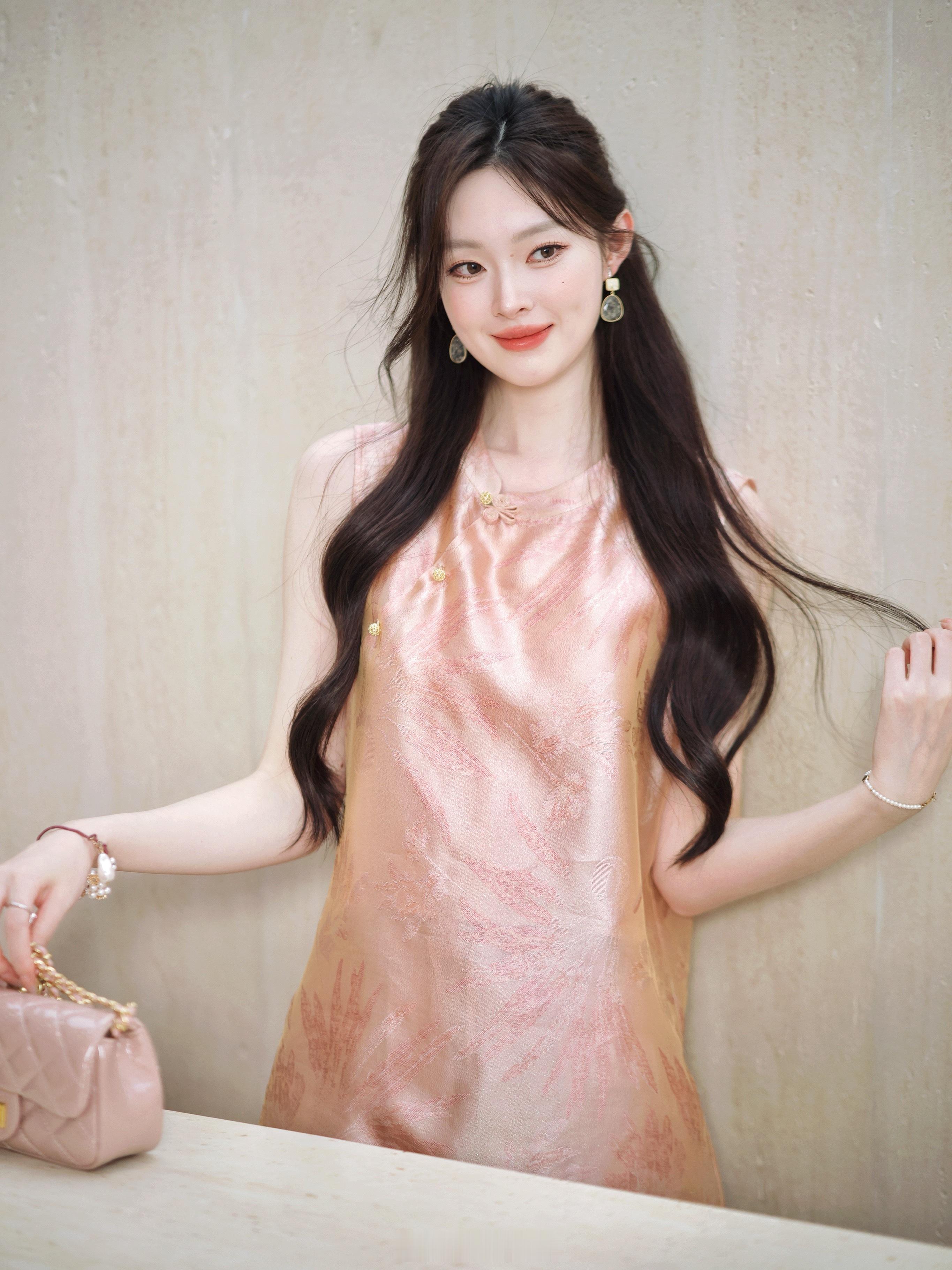 浮光锦太美妙了啊啊15姆米真丝+100天丝吊带清凉舒服不说单这个美貌度够给一个