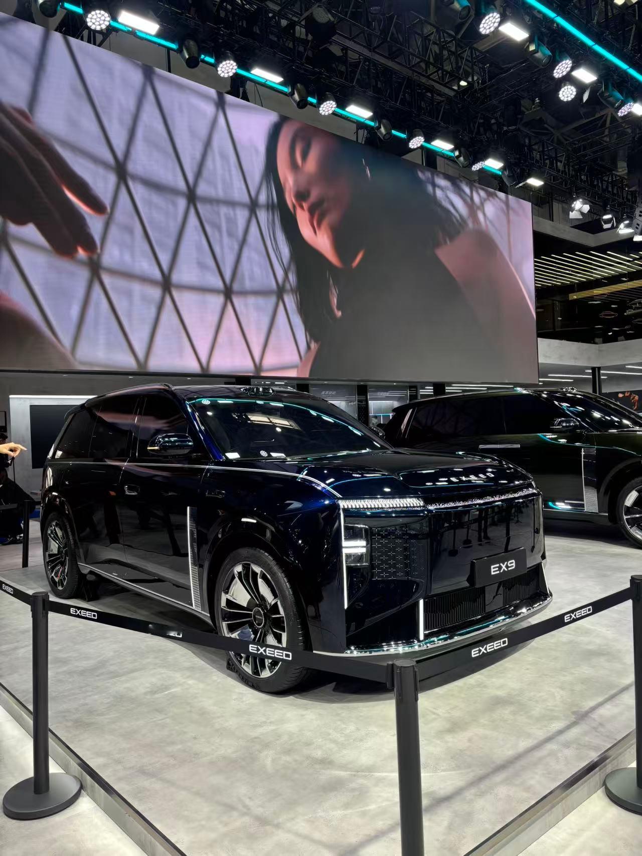 星途这个概念车太有未来感了，飞翼门配MPV，是不是特别像太空胶囊？而且谁敢想一个