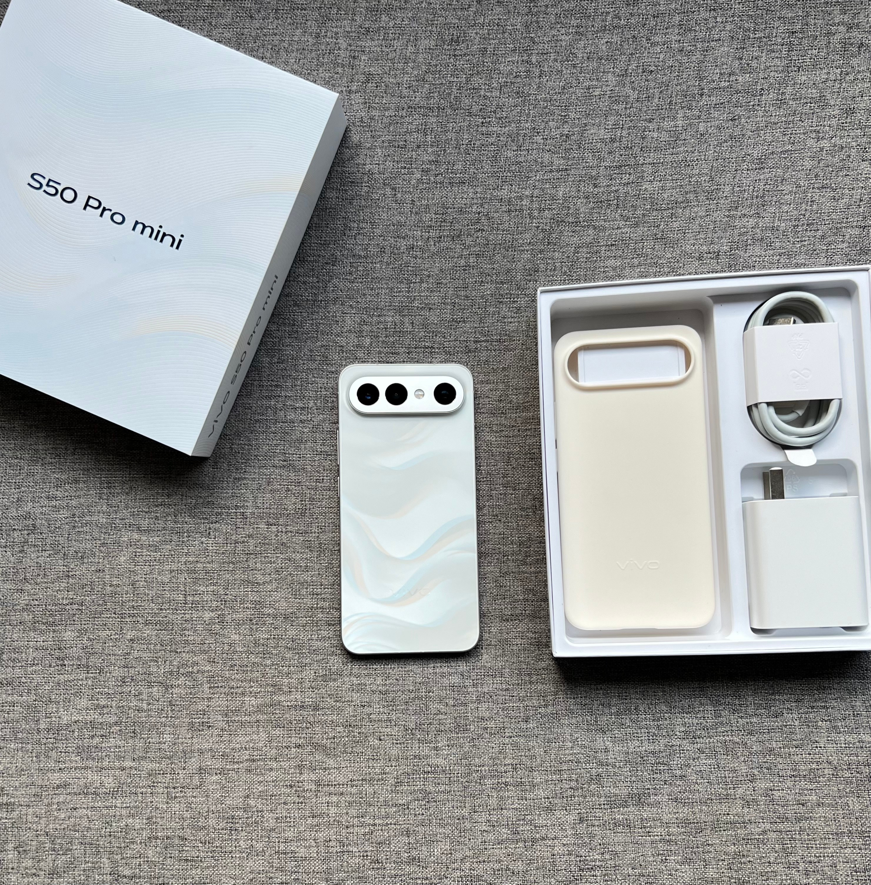 vivoS50Promini16+512G告白，99新全套，带官方一年