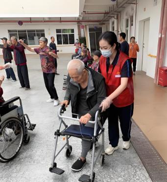 一位养老院院长说了句大实话：“千万别盼着自己活到100岁，也不必活到90岁