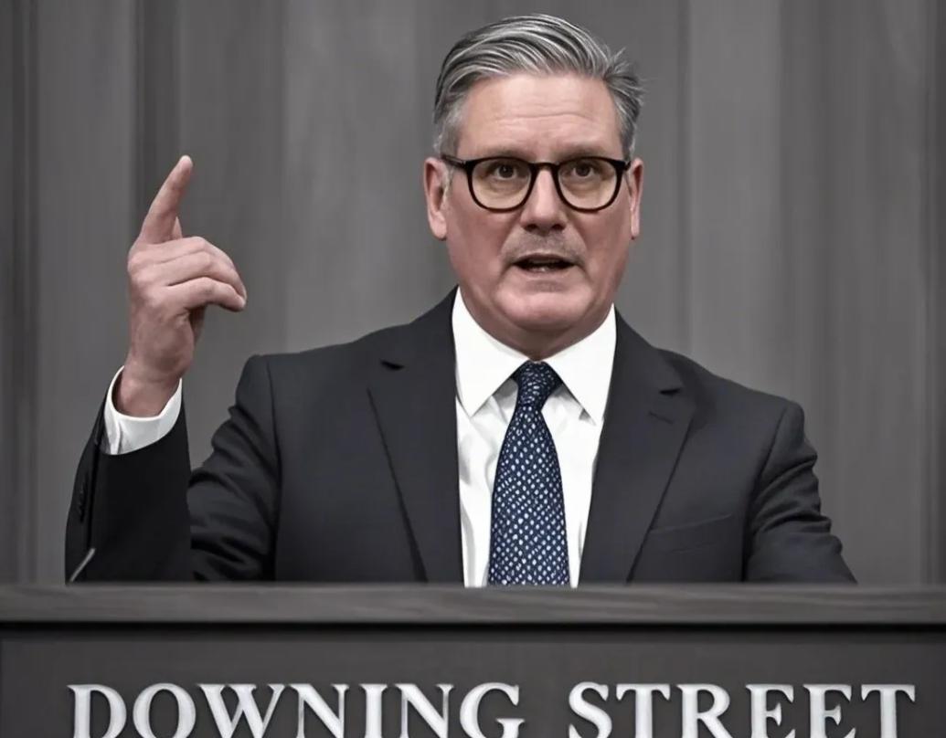 ·斯塔默访华回国后，面对记者的质疑，他说了一句很有趣的话，他说：“我与美国谈的是