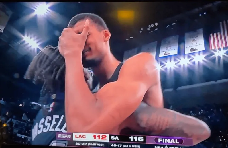 NBA常规赛马刺116-112战胜快船。马刺球员维克托-文班亚马接受了ESP