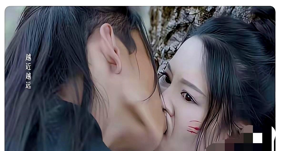 “花点钱找替身，观众的钱不是钱？”李沁被一条十二字微博架上火堆。发帖人没