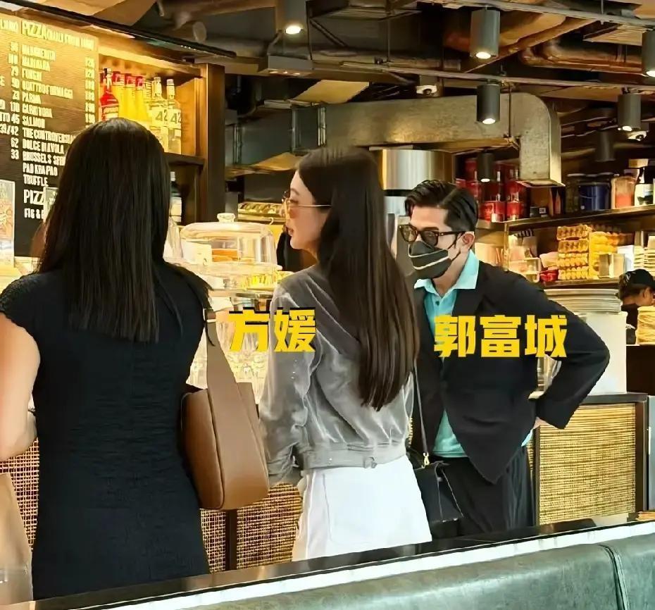 60岁郭富城带方媛过9周年，网友：像带妹妹吃烛光晚餐有人在上海餐厅撞见郭富城给