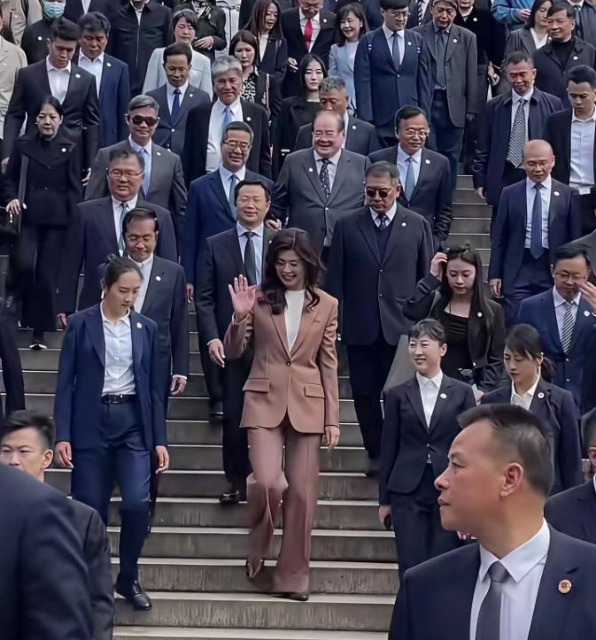 就是天意，老天给力。得知中国台湾国民党主席郑丽文，4月8号访问南京，南京阴有