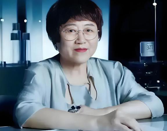 一位性学专家说过一段话。他说，男人追女人，就是为了睡她。二十岁是这样，四