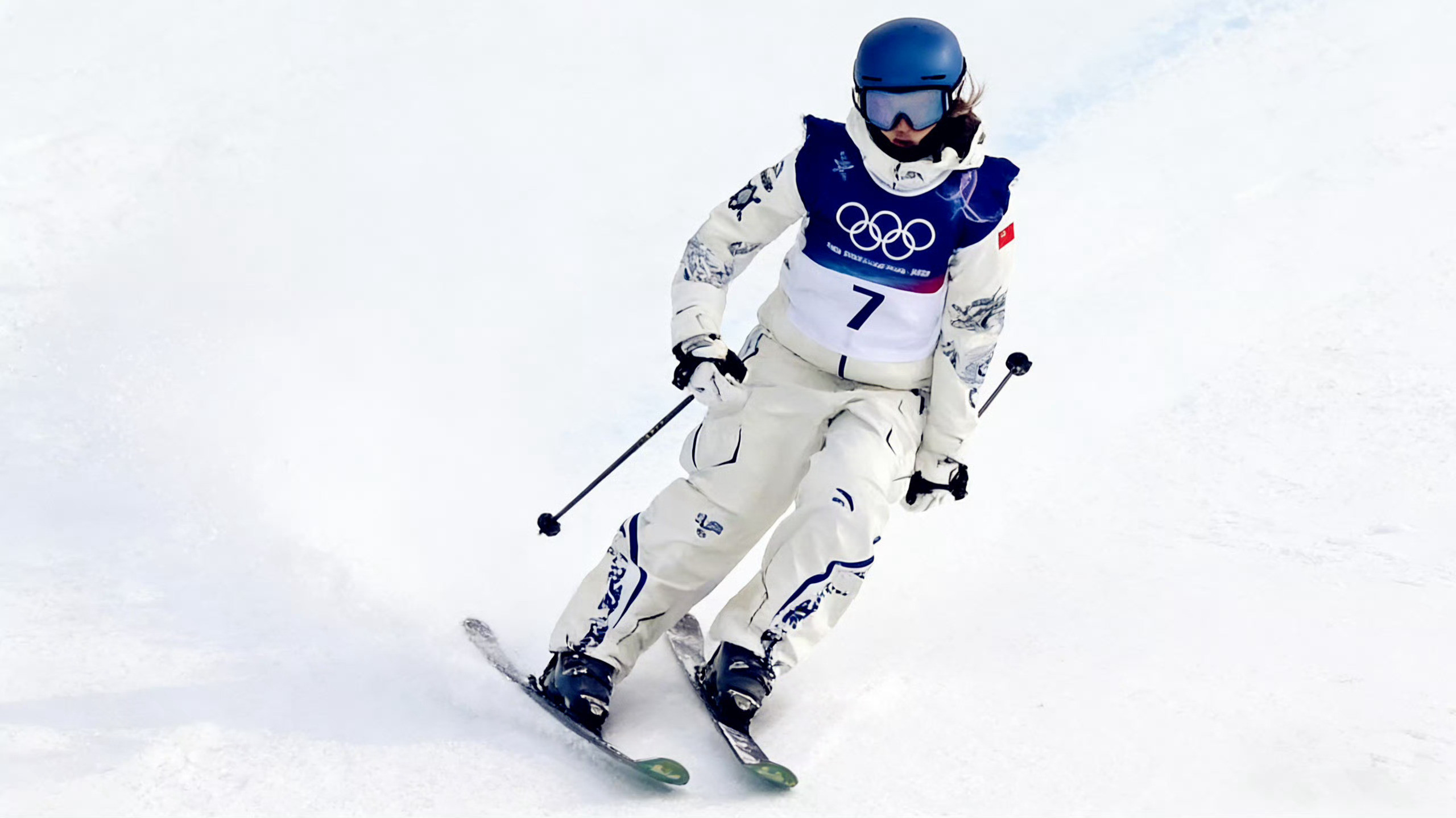 谷爱凌后两跳失误，但仍然为中国队拿到了一枚银牌🥈，连续两届冬奥获得亚军，已经非