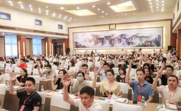 西贝华杉都不在！成都餐饮大会声讨罗永浩成都那场会开得热闹极了只是可惜西