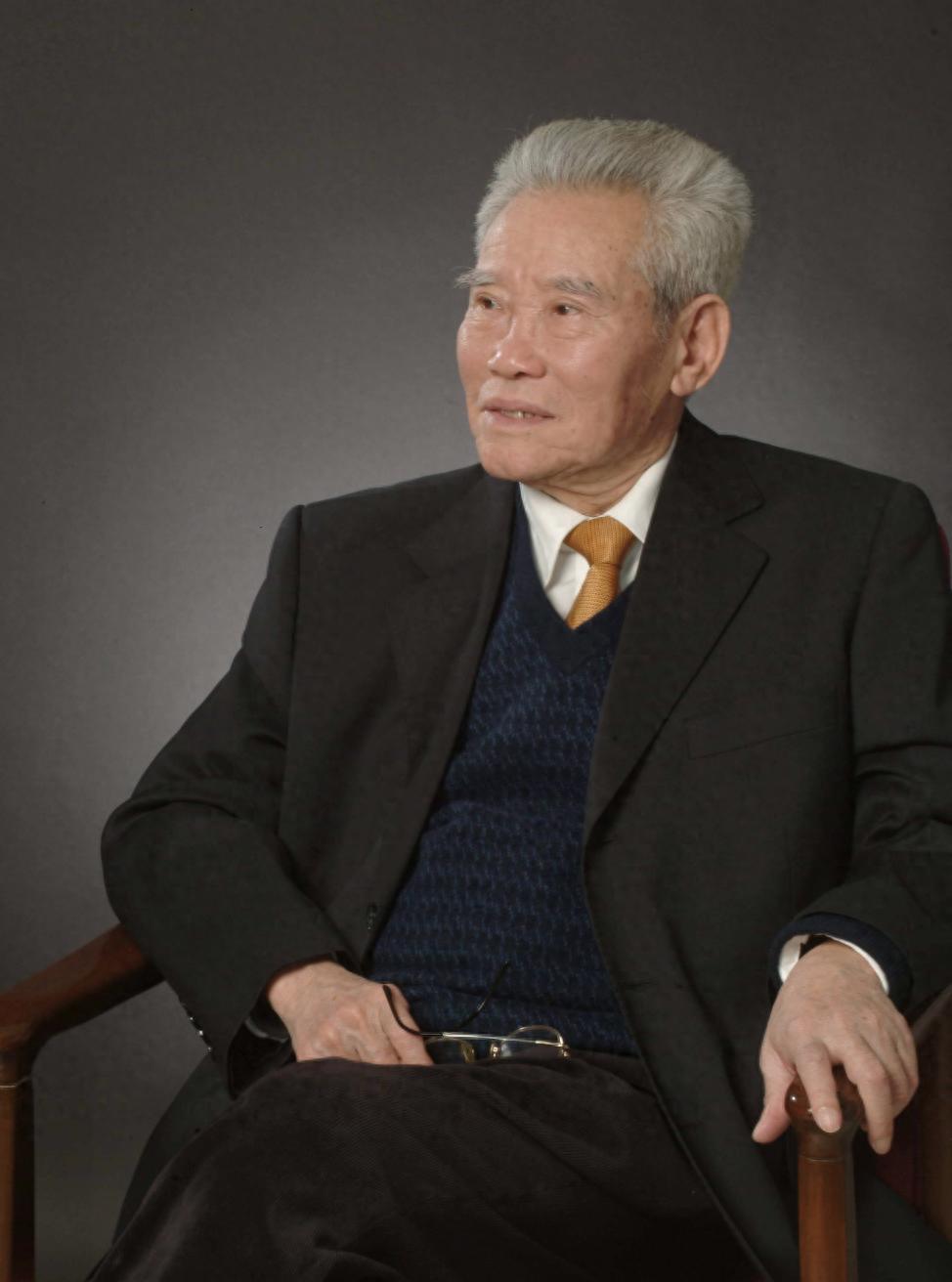 彭湃的儿子彭士禄四岁成孤儿，8岁和10岁分别两次进入监狱，直到1940年，周总理