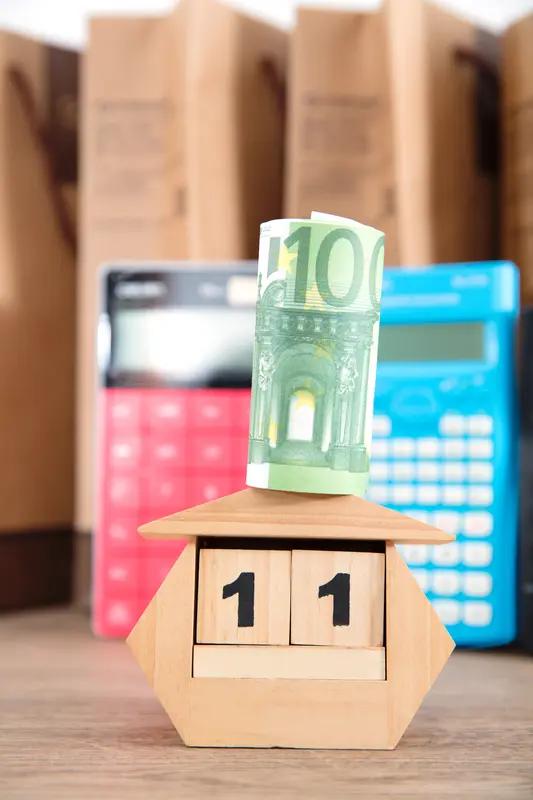 现在啃老的人越来越多，这背后有复杂原因。2023年，全球“啃老族”比例已升至20